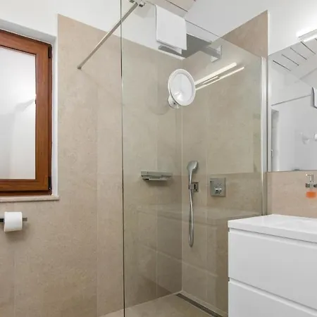 Hardy By 4* Frata