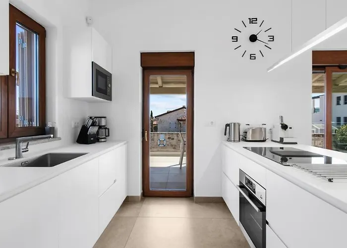 Hardy By 4* Frata