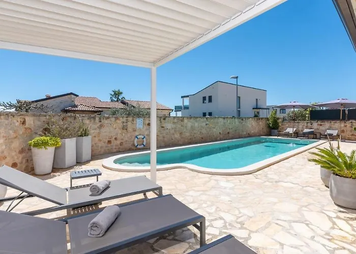 Hardy By Vendégház