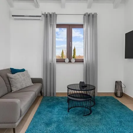 Hardy By 4* Frata
